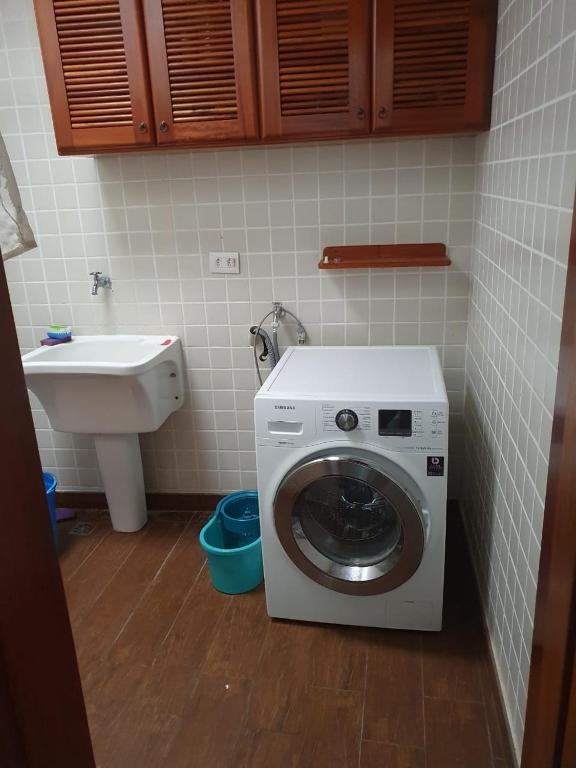  Linda casa a poucos metros da praia