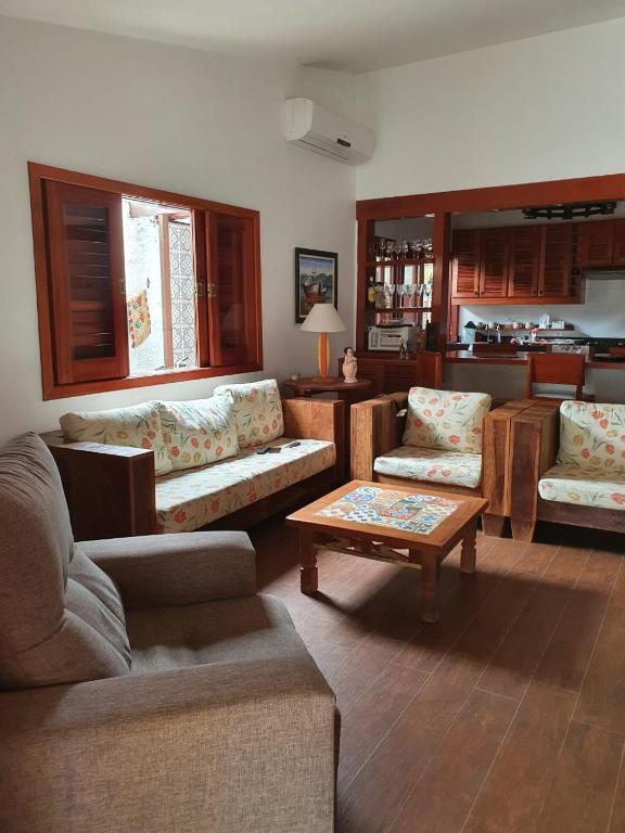  Linda casa a poucos metros da praia