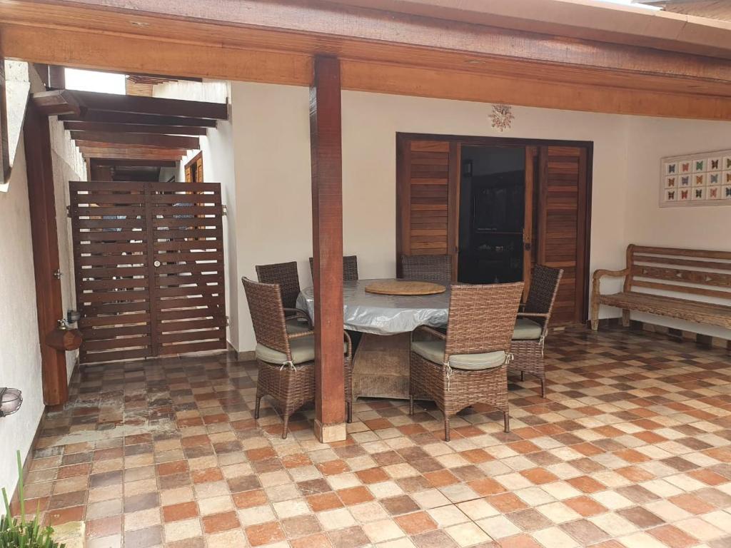  Linda casa a poucos metros da praia