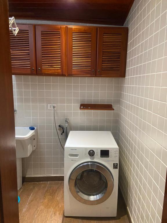  Linda casa a poucos metros da praia