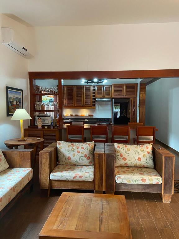  Linda casa a poucos metros da praia