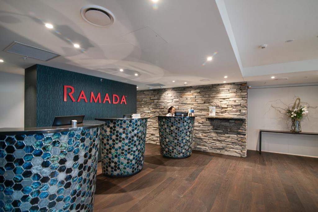 Ramada by Wyndham Queenstown Central - Resim 31