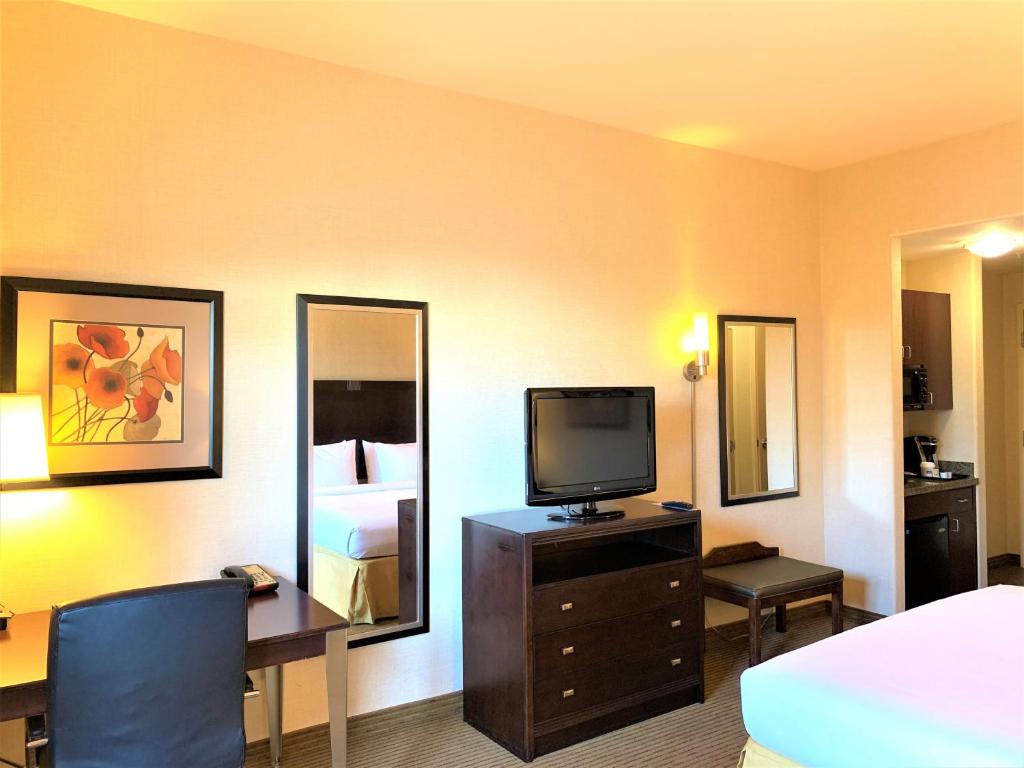 Holiday Inn Express Fresno Northwest - Herndon by IHG - Habitación Estándar Con Dos Camas Queen
