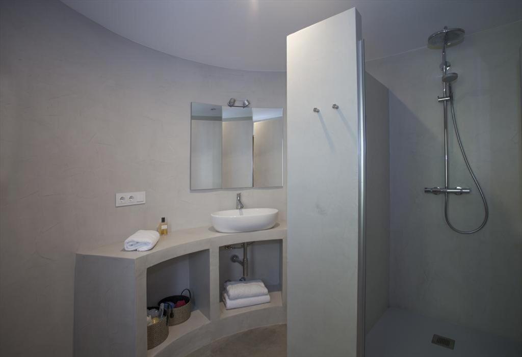 Lola, Altea – Updated 2023 Prices