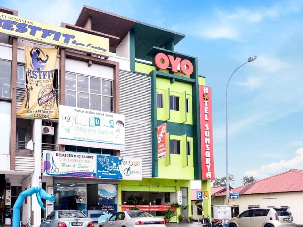 Hotel Sunsurya - Housity