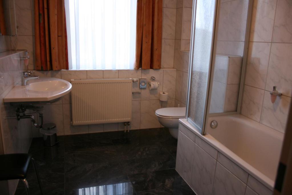 Koupelna v ubytování Hotel Wilhelmshöhe