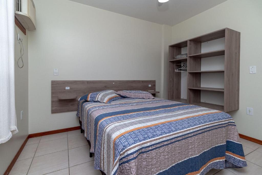  Apartamento 2 Dormitórios A 190 Metros Da Praia De Bombas - AN 06