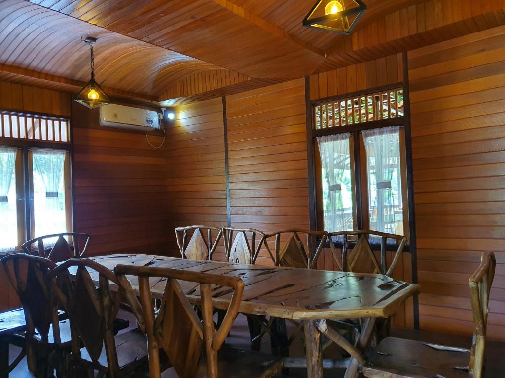 Restaurace v ubytování HOTEL BESAR BULAN BARU - Senggigi