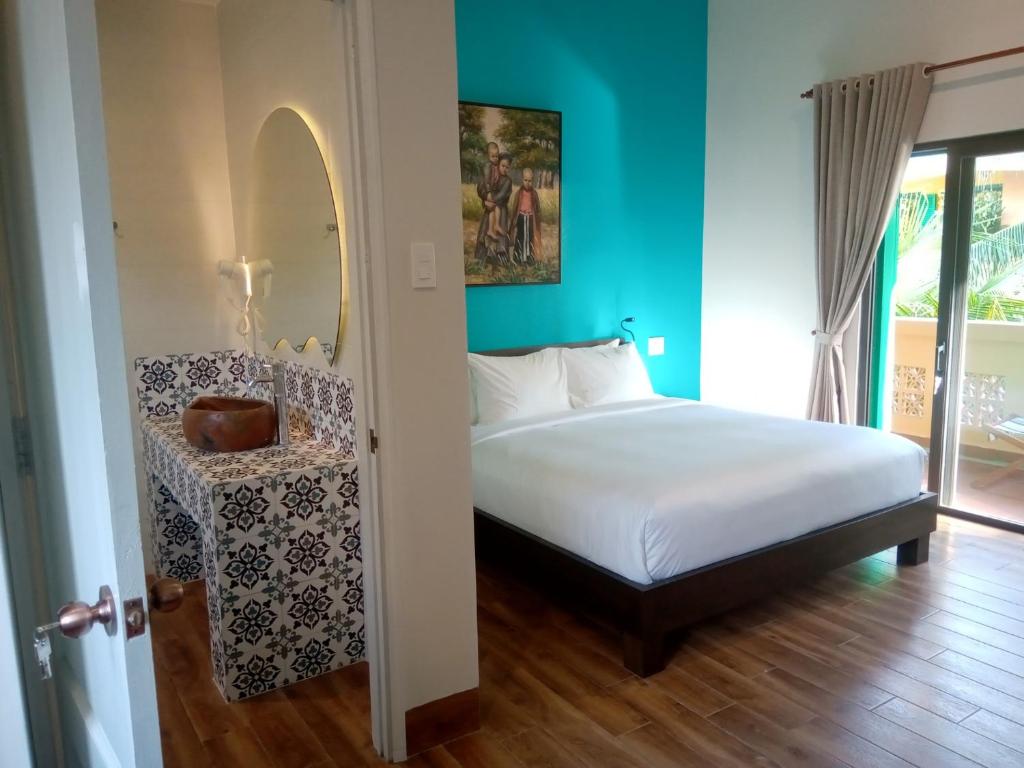 Giường trong phòng chung tại MiNhon Hotel Muine