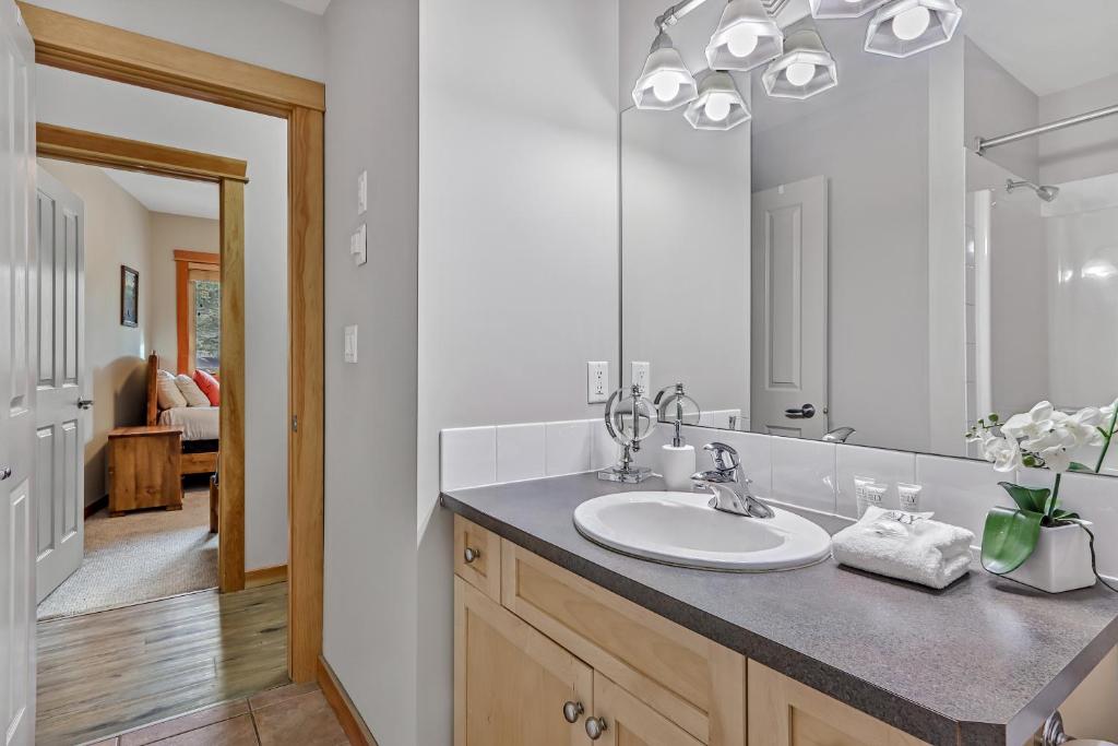 Suites with Pool & Hot tubs managed by Little Sister Getaways - Resim 20