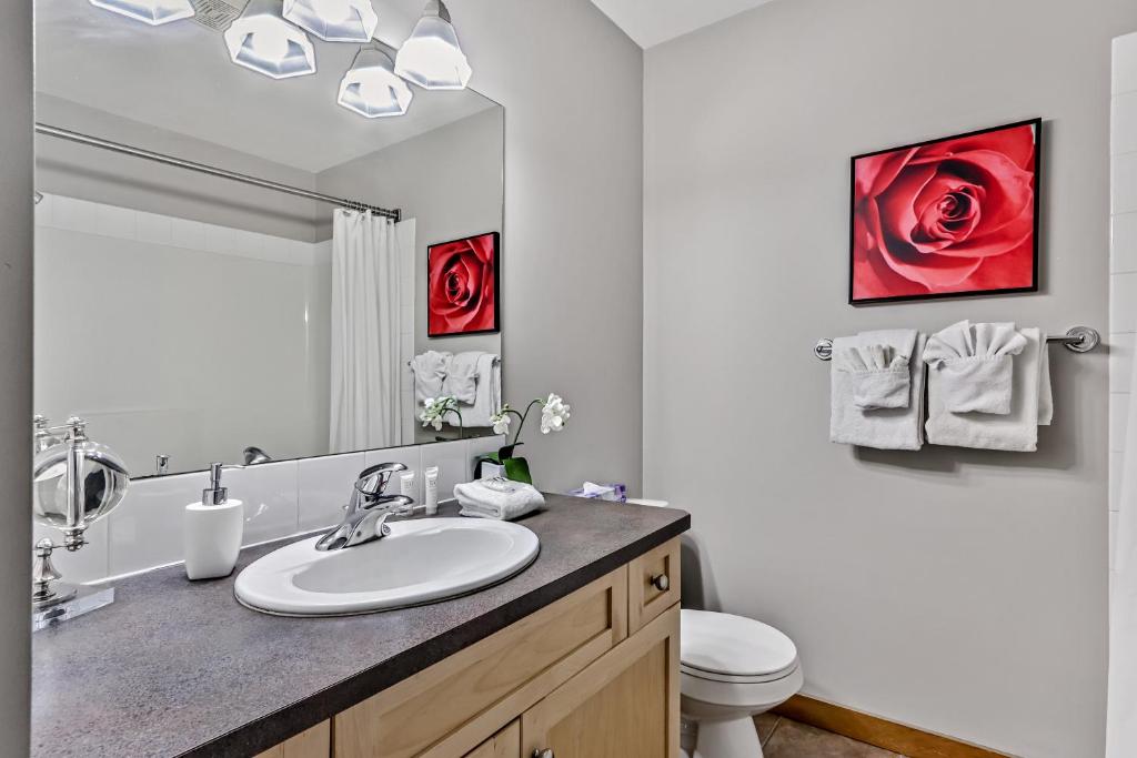 Suites with Pool & Hot tubs managed by Little Sister Getaways - Resim 25