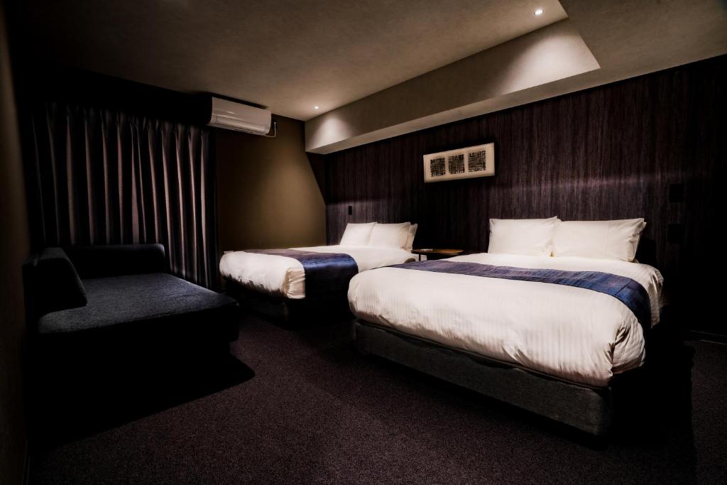 Postel nebo postele na pokoji v ubytování Randor Hotel Namba Osaka Suites