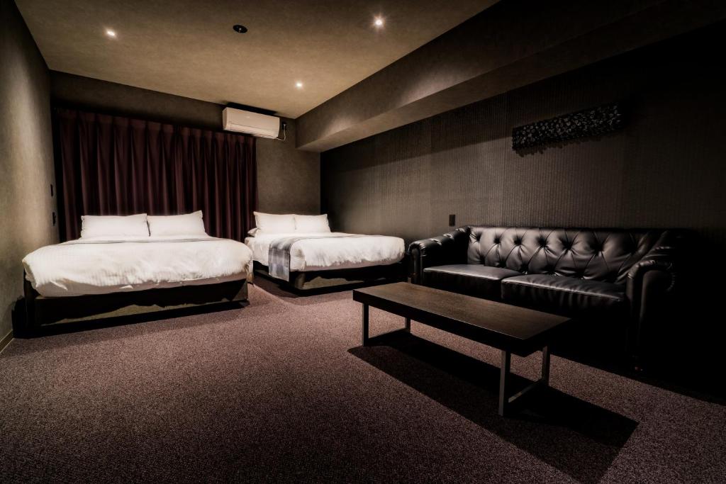 Postel nebo postele na pokoji v ubytování Randor Hotel Namba Osaka Suites
