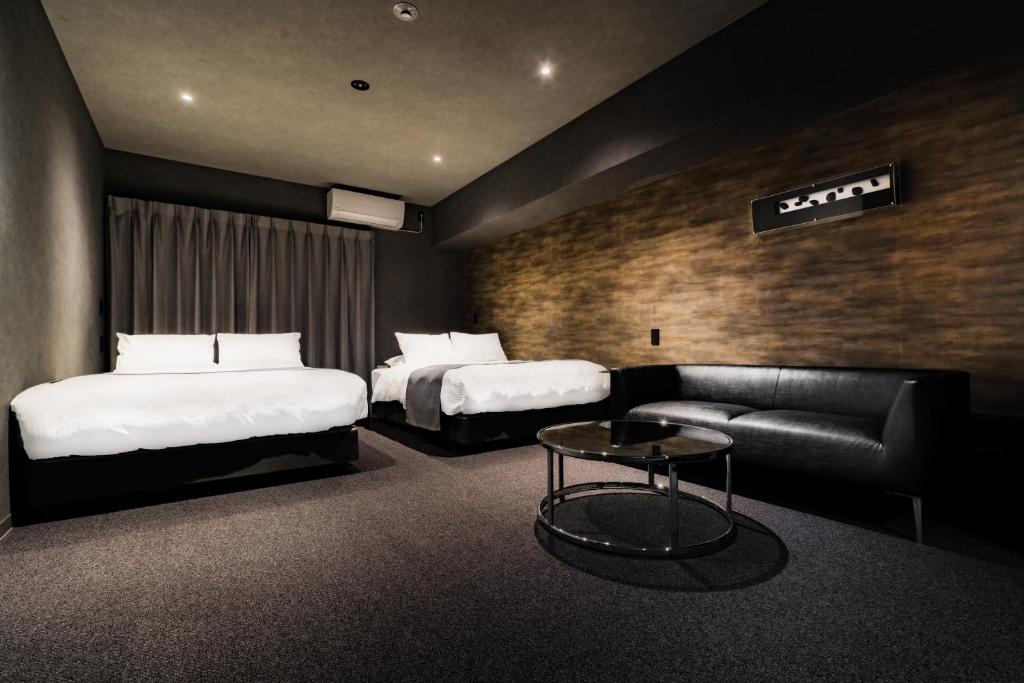 Postel nebo postele na pokoji v ubytování Randor Hotel Namba Osaka Suites