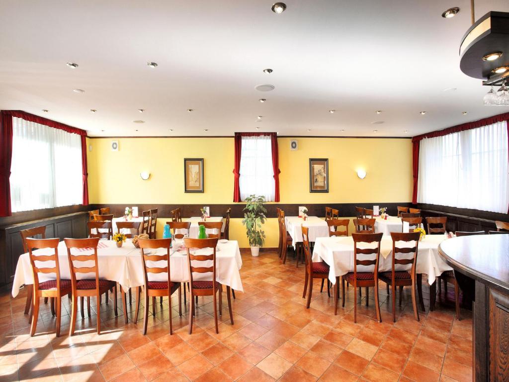 Restauracja lub miejsce do jedzenia w obiekcie Hotel Milan Vopicka