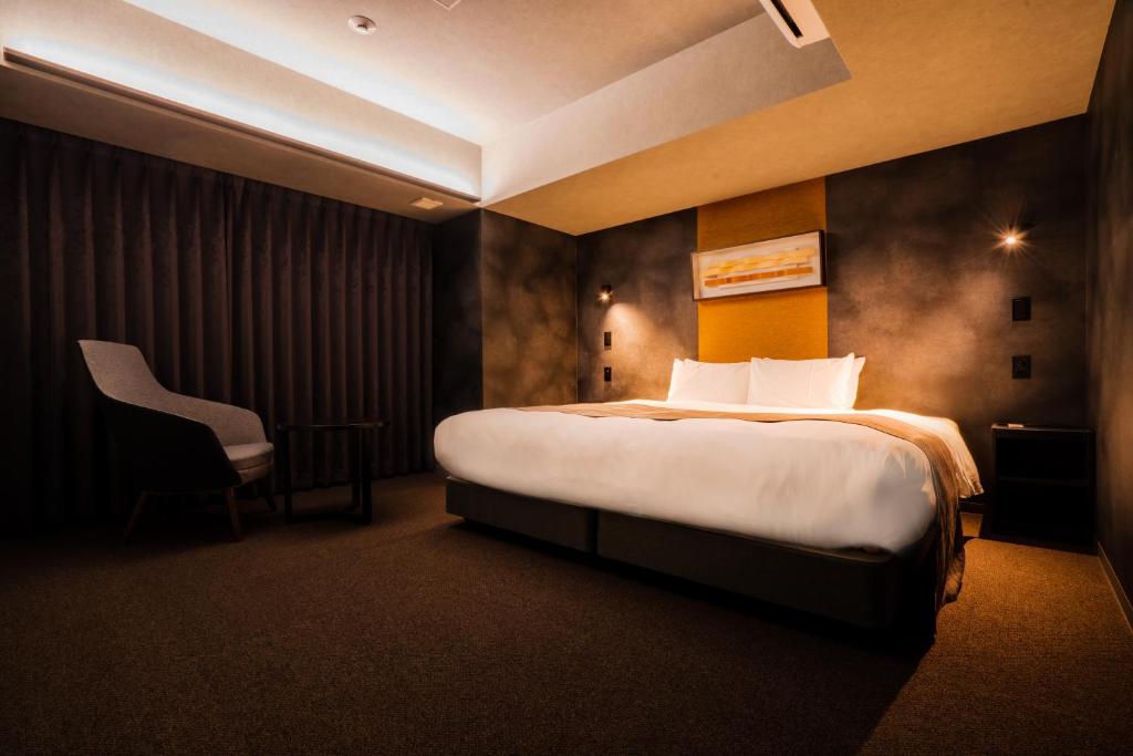 Postel nebo postele na pokoji v ubytování Randor Hotel Namba Osaka Suites