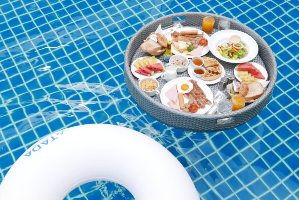 A floating breakfast tray arranged on the hotel pool.