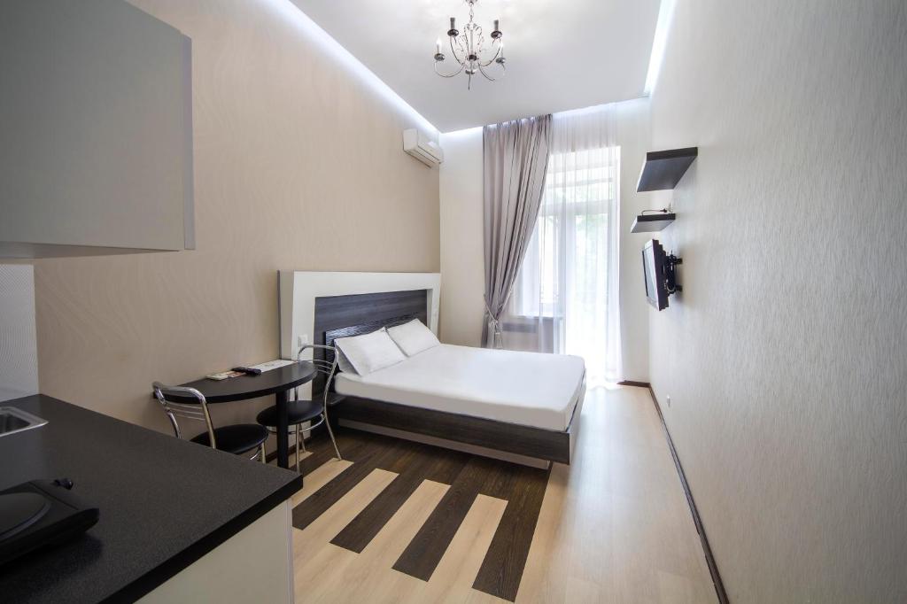 DayFlat Apartments - Modern Apartment With Balcony - Mykhailivs'ka St, 24V