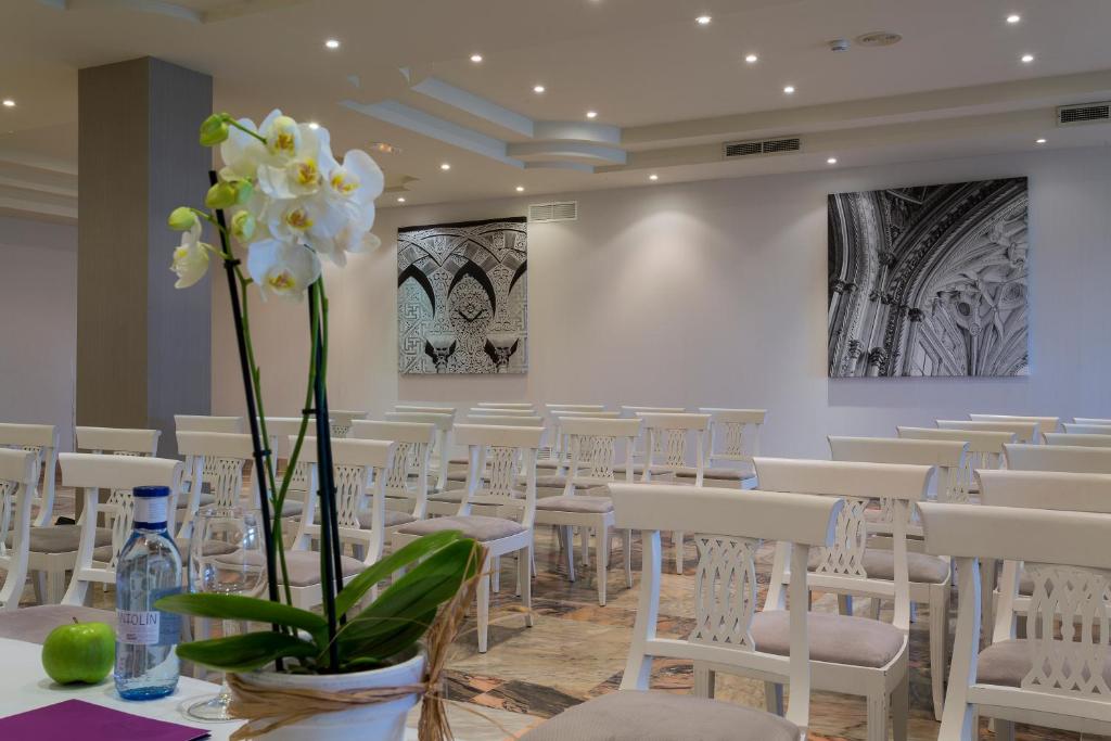 Crisol Jardines de Córdoba - Resim 20