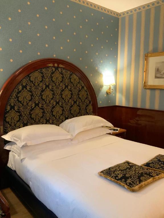 Postel nebo postele na pokoji v ubytování Hotel Vittoria