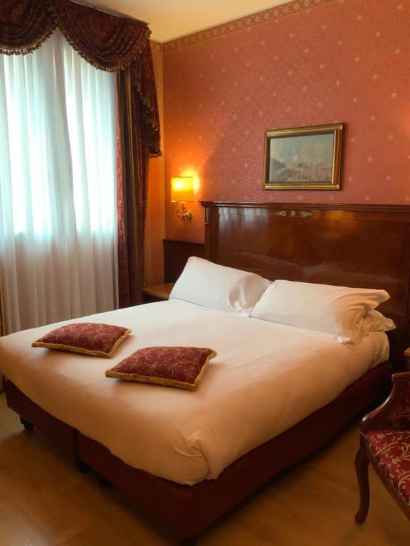 Postel nebo postele na pokoji v ubytování Hotel Vittoria