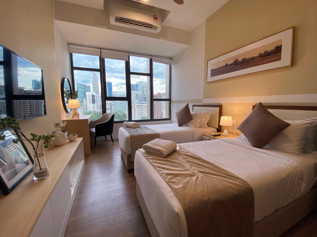 TV a/nebo společenská místnost v ubytování Ceylonz Starlight Suites Bukit Bintang