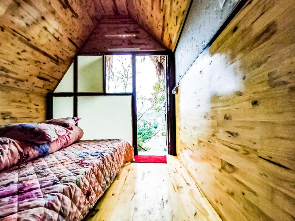 Postel nebo postele na pokoji v ubytování Flourish Homestay