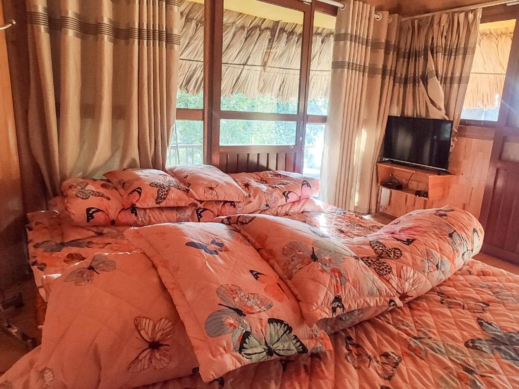 Postel nebo postele na pokoji v ubytování Flourish Homestay