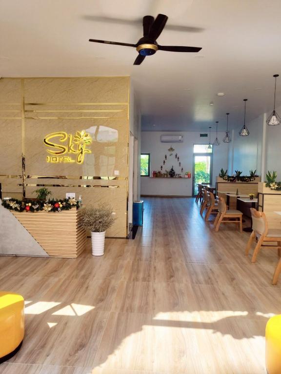 Khu vực ghế ngồi tại Sky Hotel