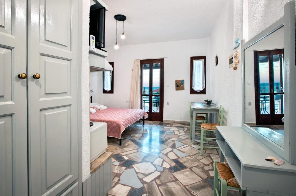 Postel nebo postele na pokoji v ubytování New Aurora Apts Studios