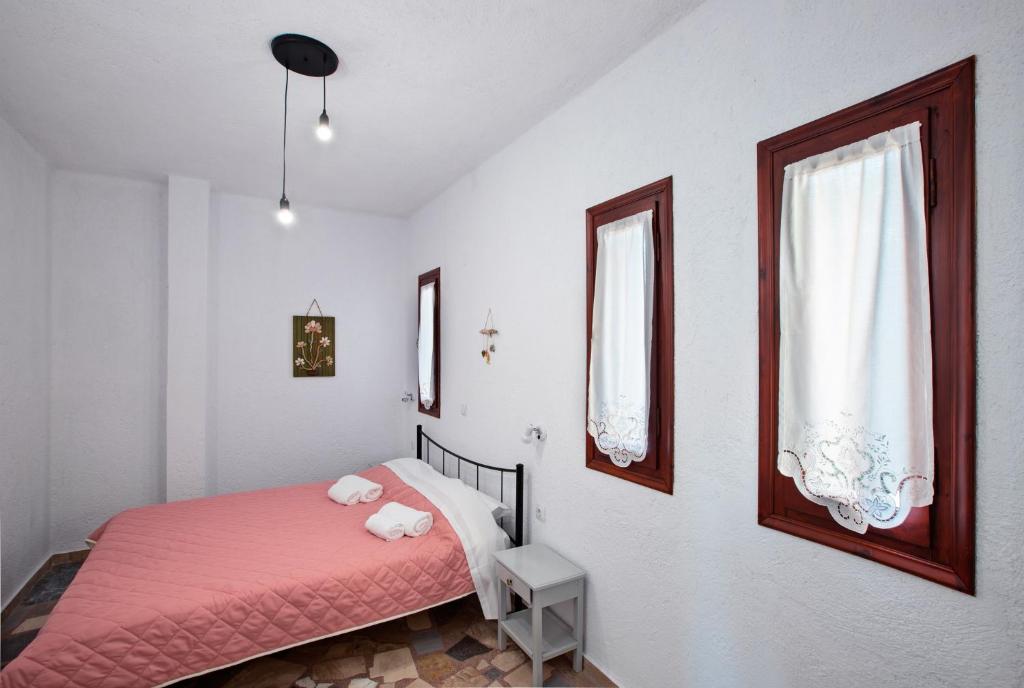 Postel nebo postele na pokoji v ubytování New Aurora Apts Studios