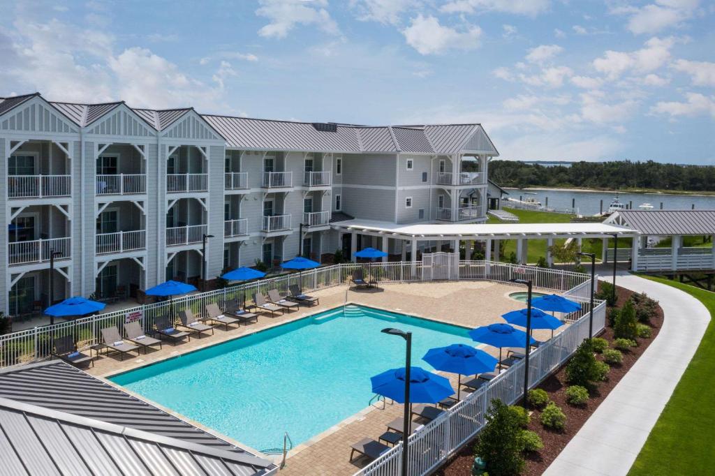an aerial view of a hotel with a pool and chairs and umbrellas at Beaufort Hotel in Beaufort