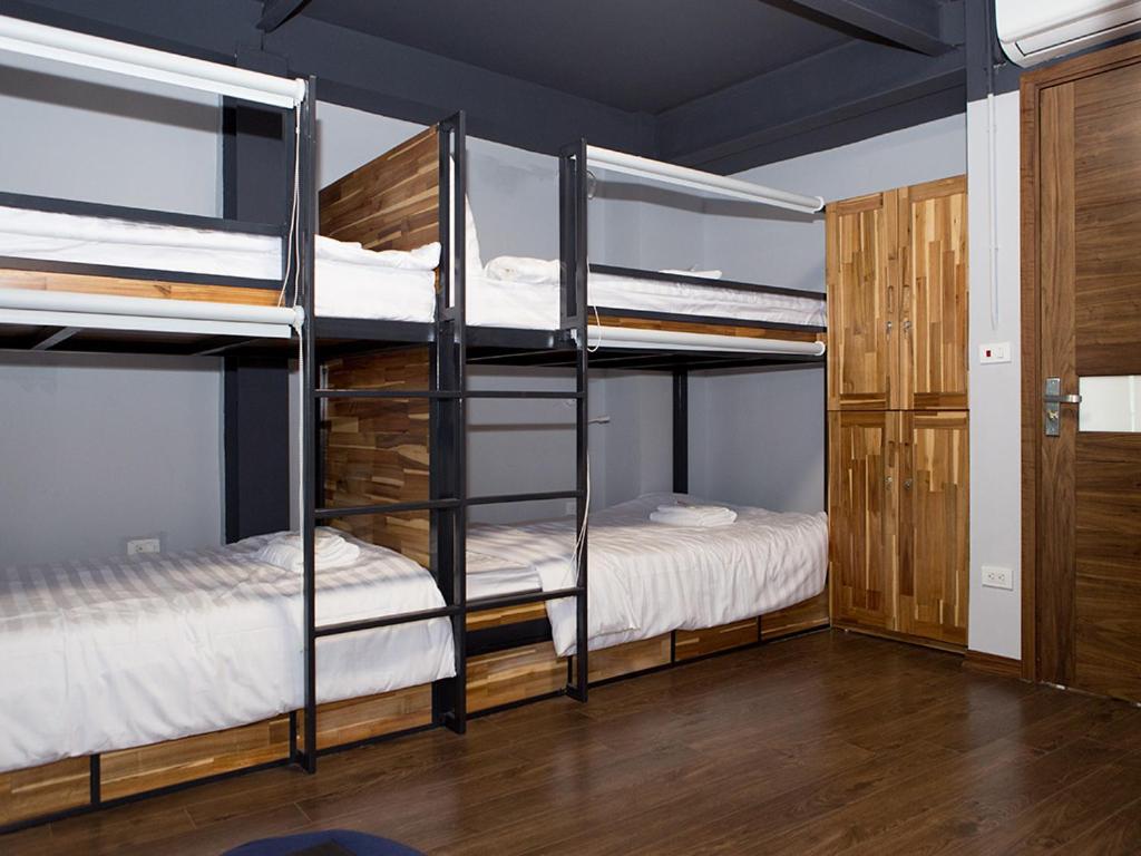 Postel nebo postele na pokoji v ubytování Ha Noi Re Hostel