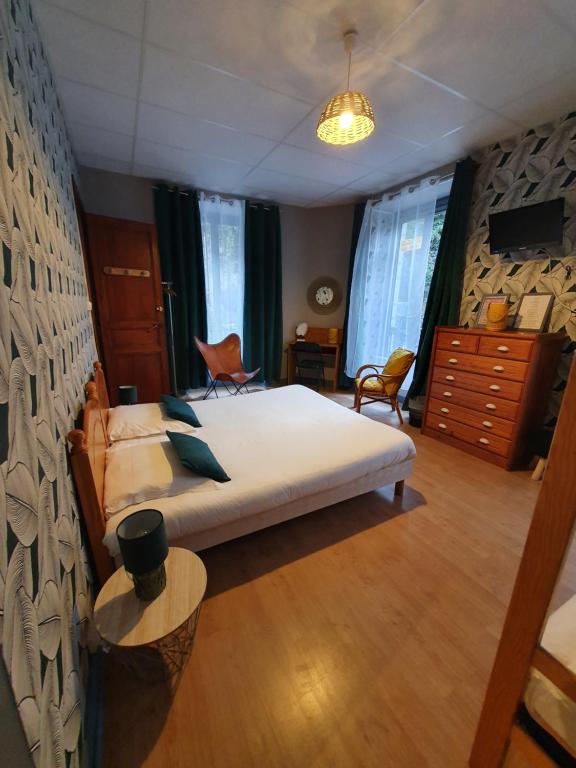 Postel nebo postele na pokoji v ubytování Auberge La Caverne