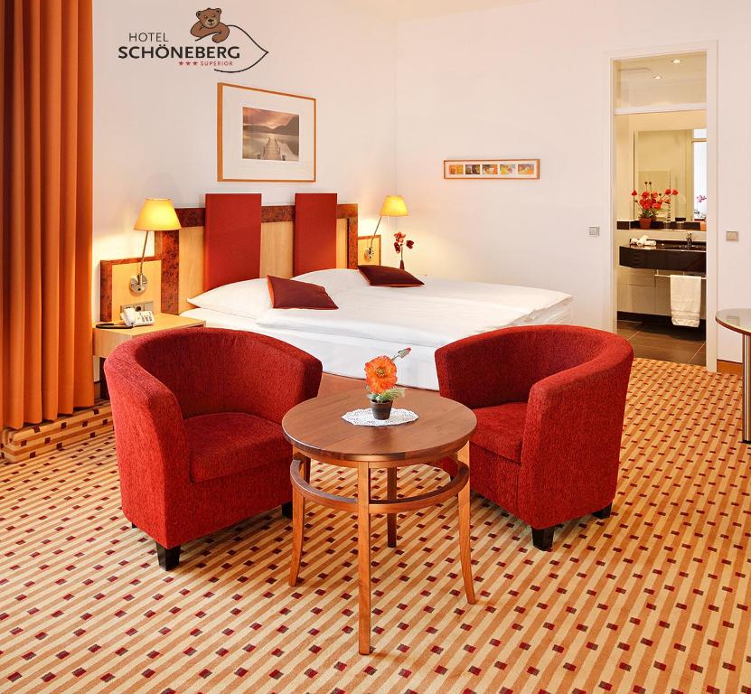 Postel nebo postele na pokoji v ubytování Hotel Schöneberg