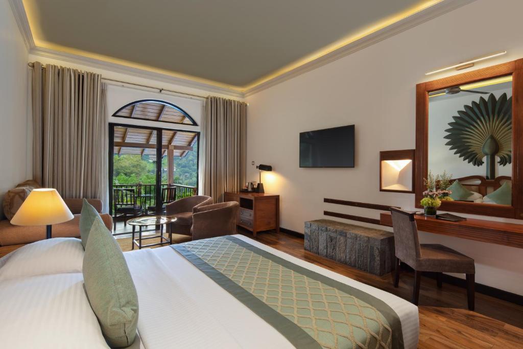 Earl's Regency Hotel - 2