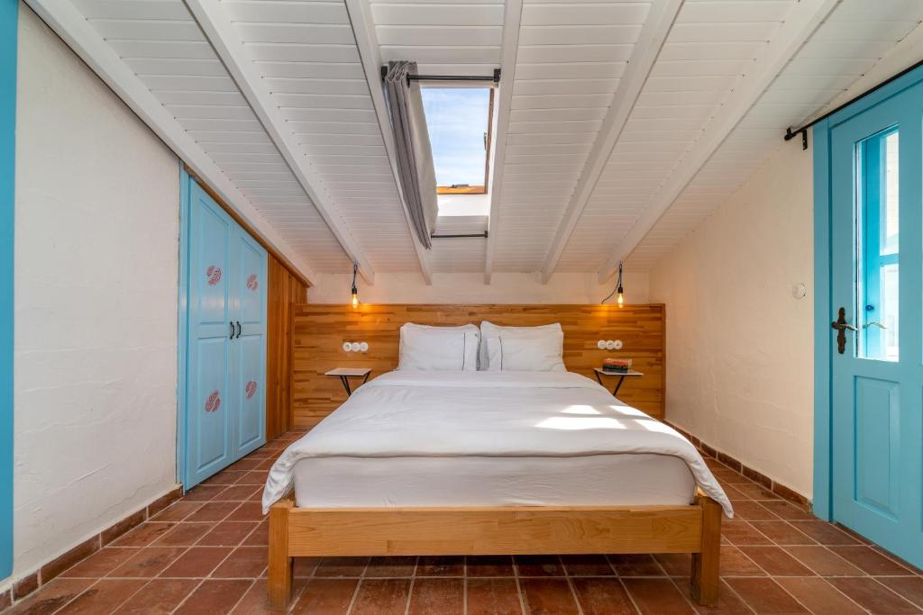 Postel nebo postele na pokoji v ubytování Yonca Lodge