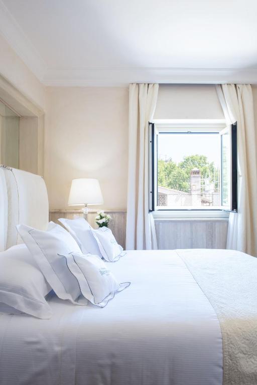 Postel nebo postele na pokoji v ubytování Hotel Barocco