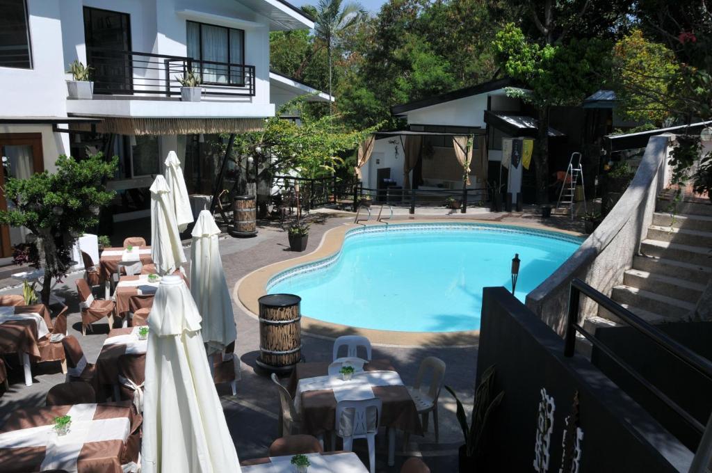 Bazén v ubytování Date & Dine Resort nebo v jeho okolí