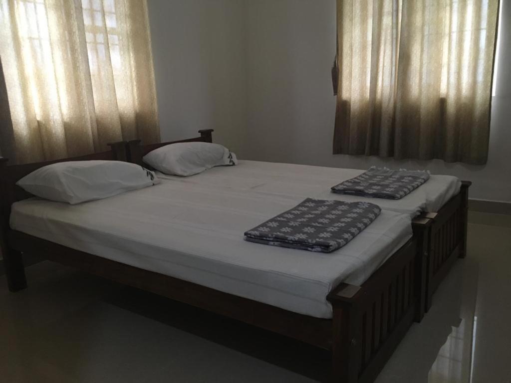 Postel nebo postele na pokoji v ubytování Shantham Service Apartments, Kinathukadavu, Coimbatore