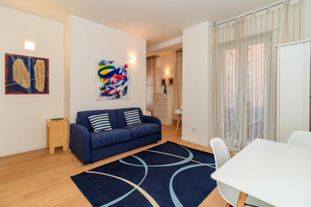 พื้นที่นั่งเล่นของ ALTIDO Cosy 1bed flat in Fiera, Milan