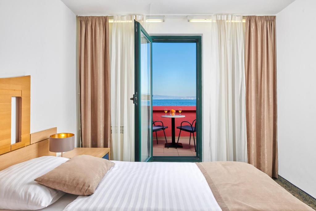 Postel nebo postele na pokoji v ubytování Veya Maradiso Hotel by Aminess