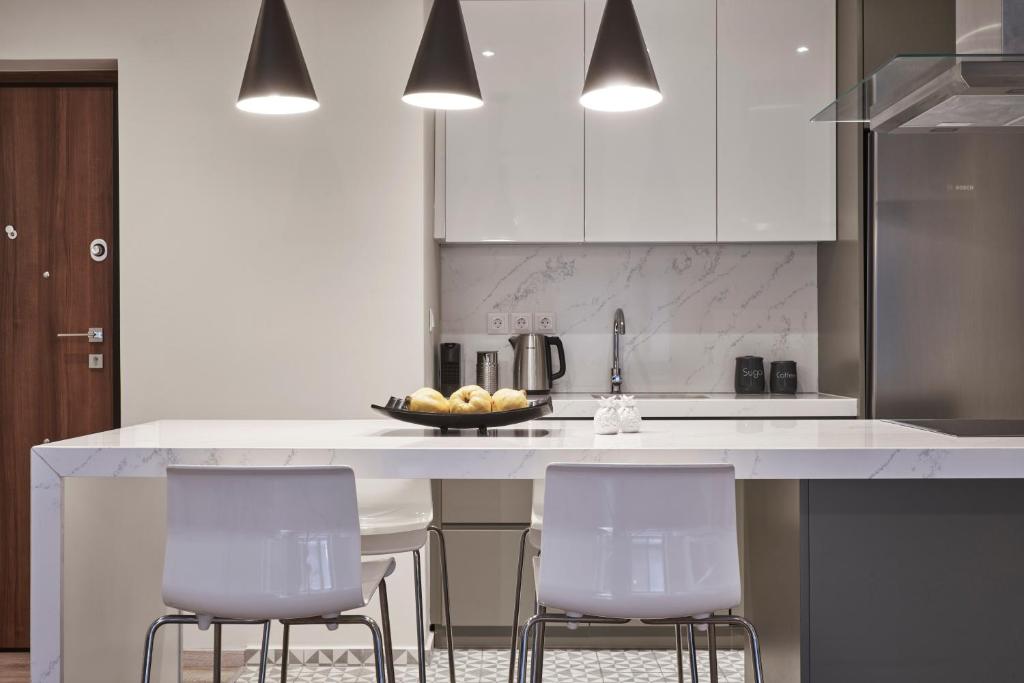 Kuchyňa alebo kuchynka v ubytovaní Charitos IΧ, Chic n modern 2BD Apt