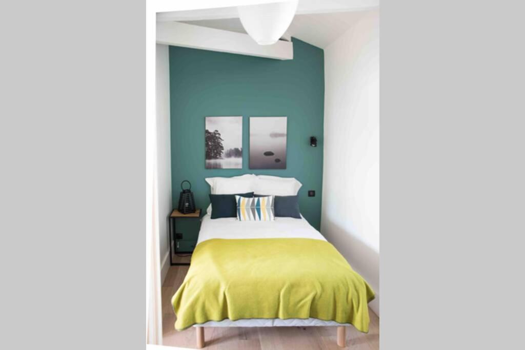 Postel nebo postele na pokoji v ubytování Dinard, très bel appartement***** avec vue sur mer