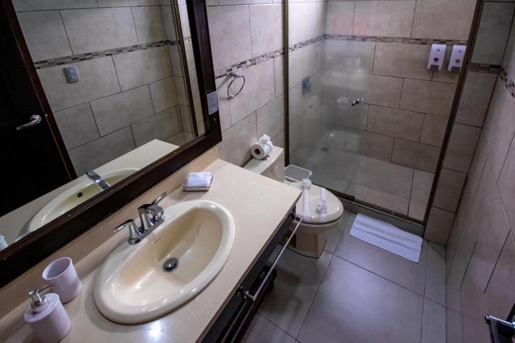 Koupelna v ubytování Apartamentos Equipados RyA del Volcán