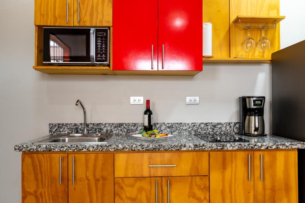 Kuchyň nebo kuchyňský kout v ubytování Apartamentos Equipados RyA del Volcán
