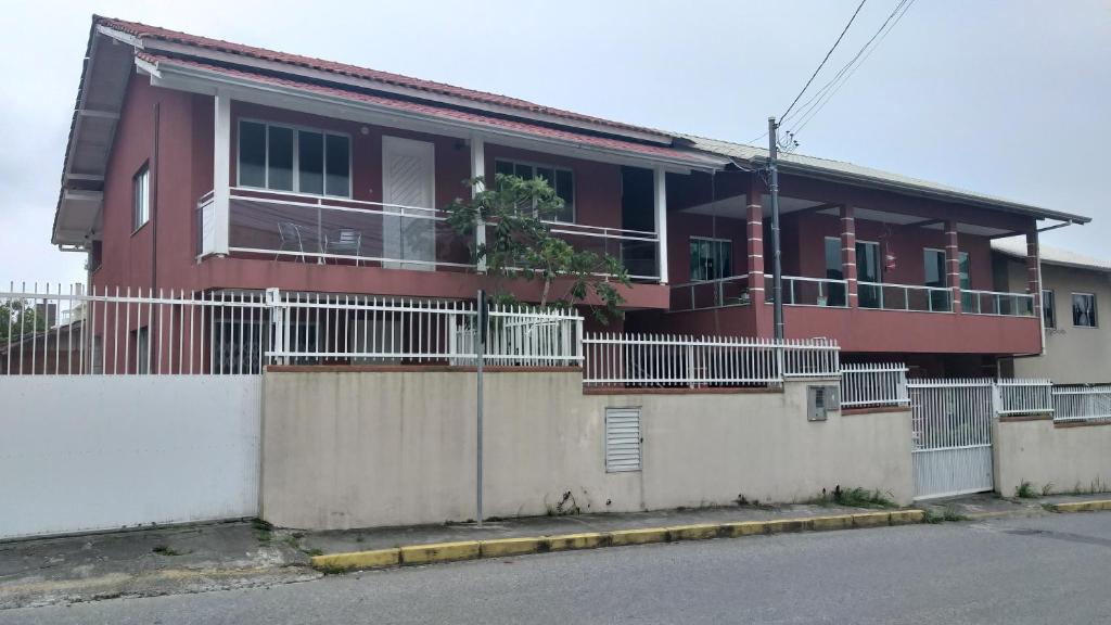  casa parte terrea proximo a praia