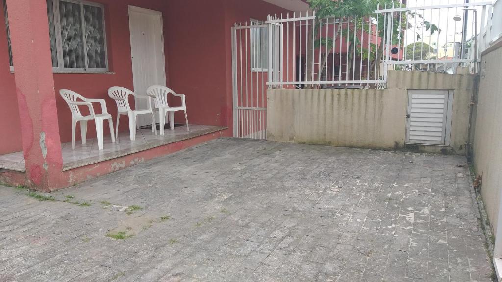  casa parte terrea proximo a praia