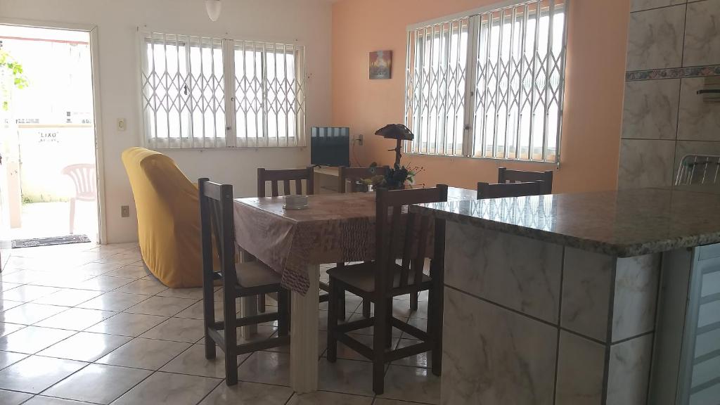  casa parte terrea proximo a praia
