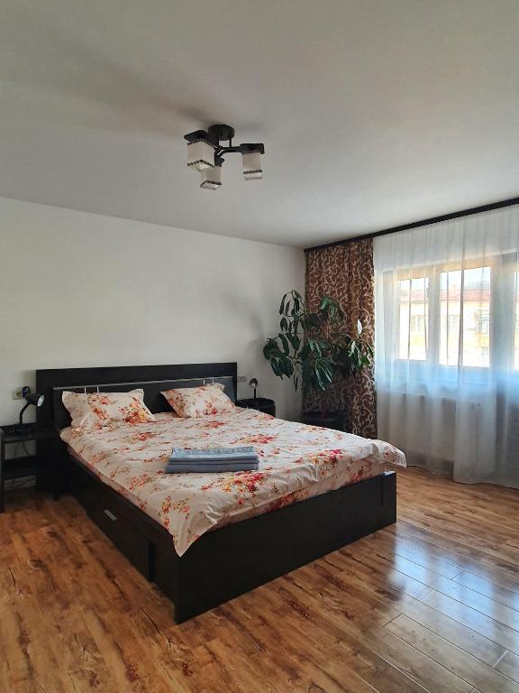 a bedroom with a bed with a bedspread on it at Casa Bianca in Câmpulung Moldovenesc
